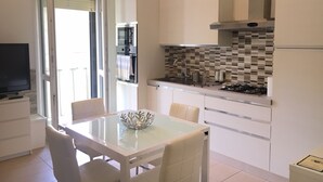 Apartment, 1 Bedroom | Private kitchenette | Full-size fridge, stovetop, cookware/dishes/utensils - Boston 73 (Turin)