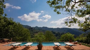 Seasonal outdoor pool - Villa Barsotti (Pescaglia)