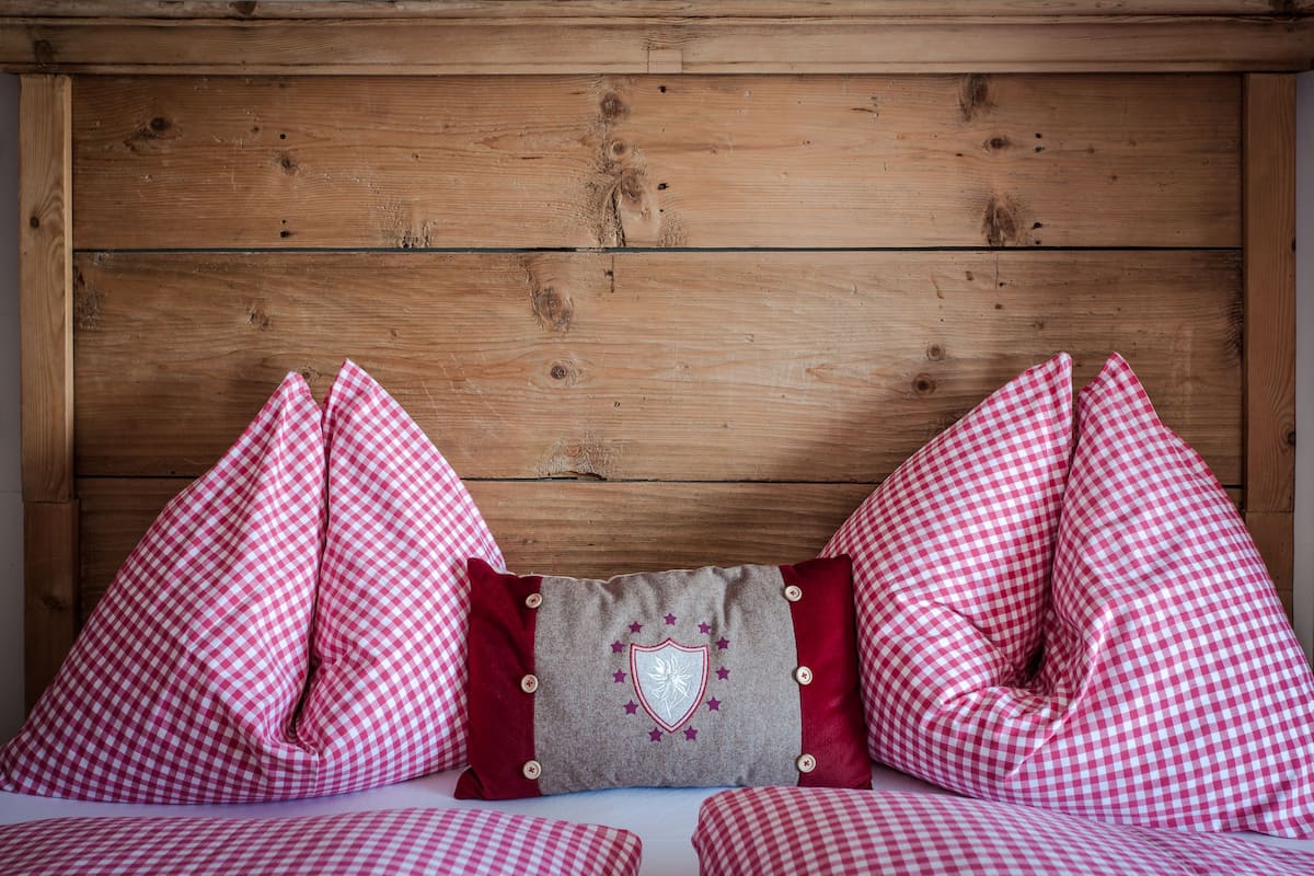 Basic Double Room, Shared Bathroom | Free WiFi, bed sheets