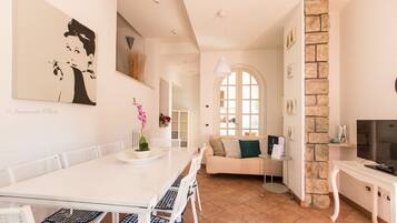 Huvila, 5 makuuhuonetta | Ruokailu omassa huoneessa