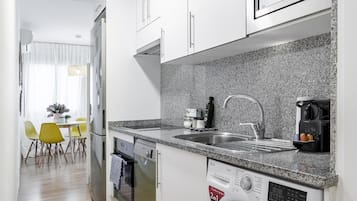 Studio | Cuisine privée | Grand réfrigérateur, micro-ondes, four, plaque de cuisson