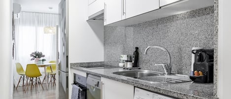 Studio | Private kitchen | Full-size fridge, microwave, oven, stovetop