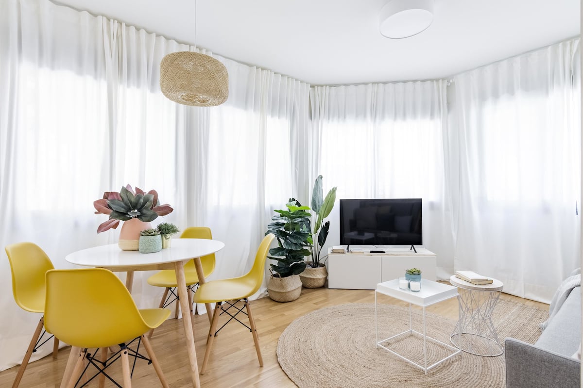 Estúdio | Sala de estar | TV de tela plana 32 polegadas com canais a cabo, TV