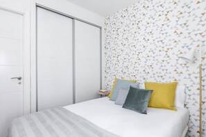 Studio | Iron/ironing board, free cribs/infant beds, free WiFi, bed sheets