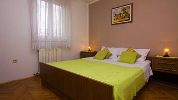 Apartamento, 2 quartos, 2 banheiros (1) | 2 quartos, escrivaninha, quartos à prova de som, Wi-Fi de cortesia