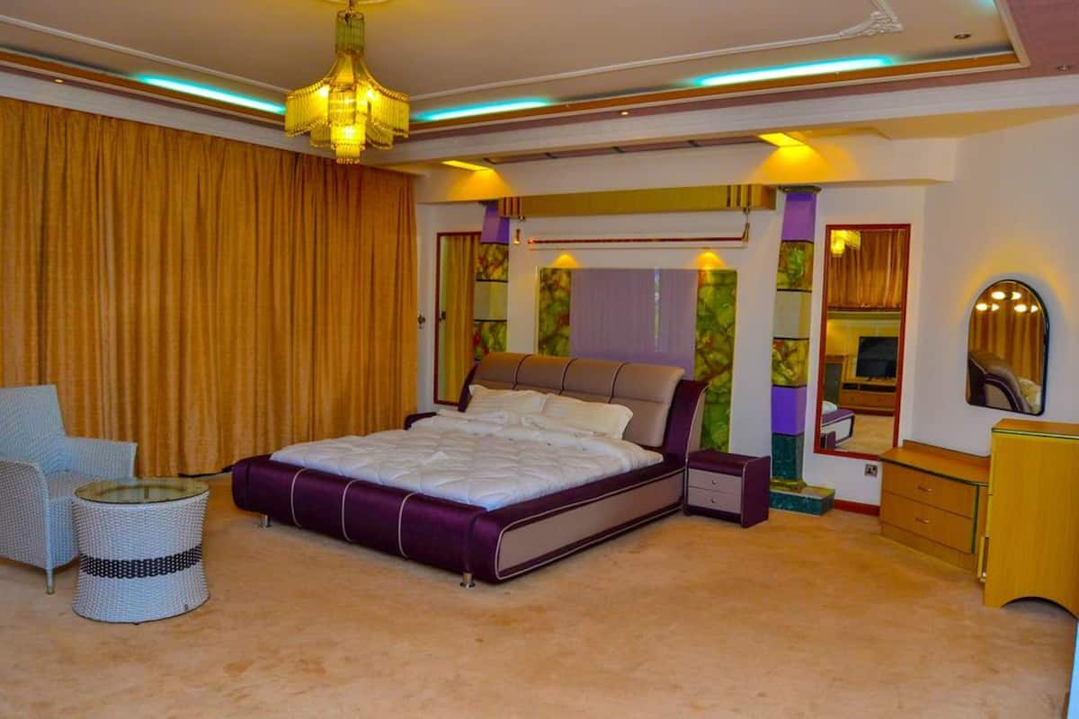 ห้องเอ็กเซกคิวทีฟสวีท | โต๊ะทำงาน, เตารีด/โต๊ะรีดผ้า, Wi-Fi ฟรี, ผ้าปูที่นอน
