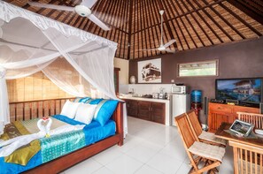 Panoramic Villa, 1 Bedroom | Private kitchenette | Fridge, stovetop, coffee/tea maker, electric kettle - Villa Mimpi Manis (Lembongan Island)
