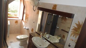 Apartment, 1 Schlafzimmer | Badezimmer | Dusche, Regendusche, Haartrockner, Bidet