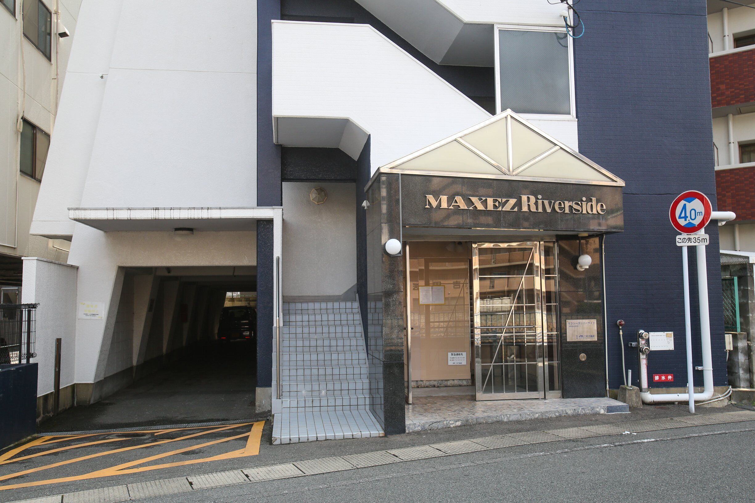 A building with a sign reading "MAXEZ Riverside."