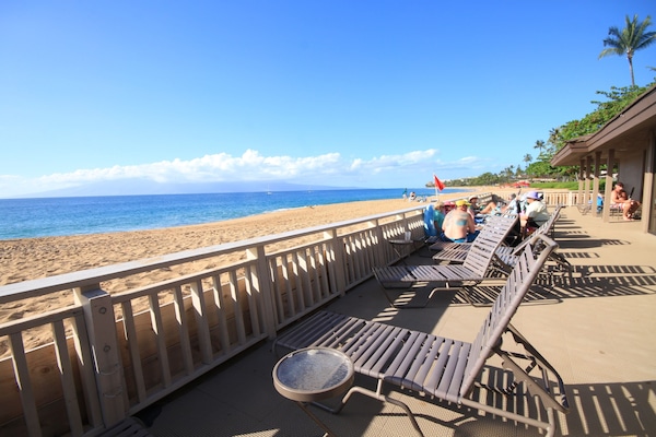 Aurinkotuoleja, rantapyyhkeitä