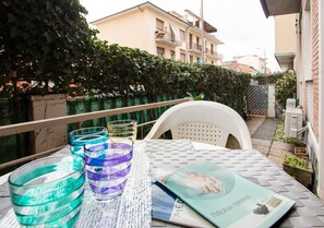 Familienapartment, 2 Schlafzimmer | Terrasse/Patio