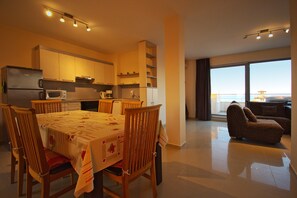 Penthouse, 3 Bedrooms, Balcony, Sea View | Living area