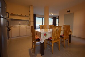 Penthouse, 3 Bedrooms, Balcony, Sea View | Private kitchen