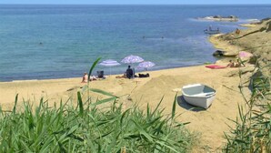 A beach with clear blue water, people swimming, and umbrellas. - Seagarden Villa Resort (Tsarevo)