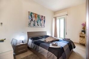 2 bedrooms, free cribs/infant beds, travel crib, free WiFi - Foscolo 3 (Viareggio)