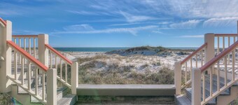 5BR pour 16 personnes. Front de mer. Recours! 7 piscines. Tennis. Le golf. Peut ��tre 10BR! Côté ouest
