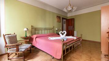 Apartment, 2 Schlafzimmer | 2 Schlafzimmer, kostenlose Babybetten, kostenloses WLAN, Bettwäsche