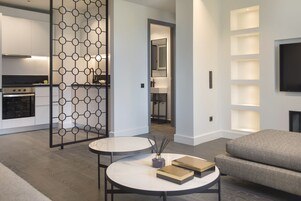 Deluxe Apartment | Frette Italian sheets, premium bedding, down comforters, in-room safe