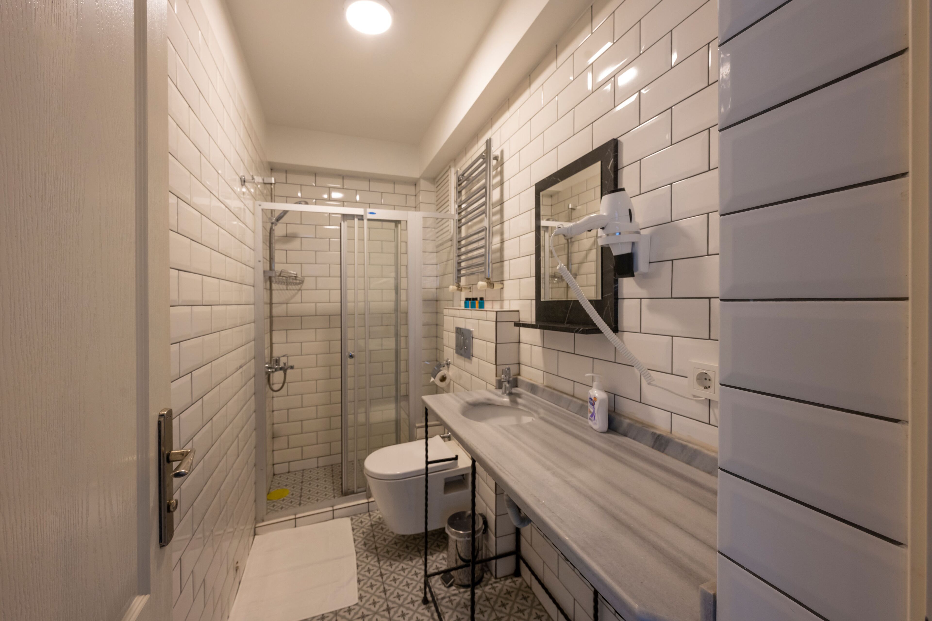 Comfort Apartment | Bathroom | Shower, rainfall showerhead, hair dryer, slippers