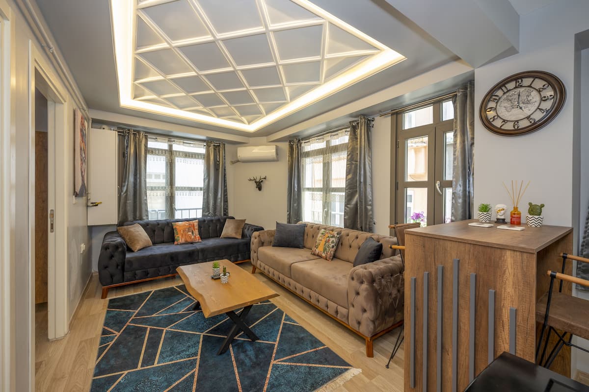 Deluxe Suite | 1 bedroom, premium bedding, in-room safe, laptop workspace