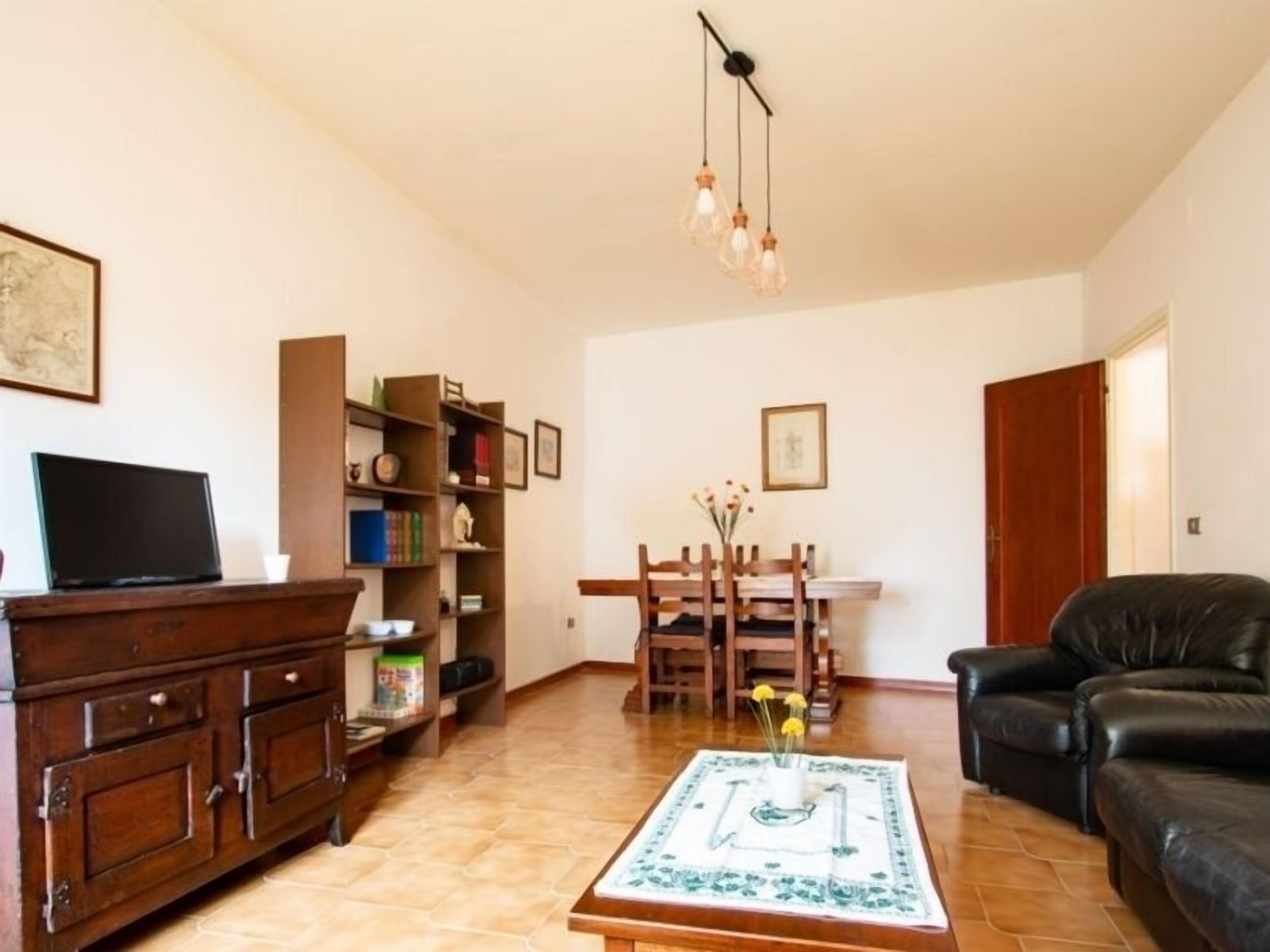 Familienapartment, 2 Schlafzimmer | Wohnzimmer | Fernseher
