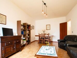 Family Apartment, 2 Bedrooms | Living room