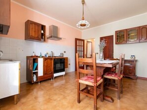 Family Apartment, 2 Bedrooms | Private kitchen
