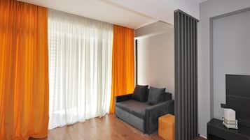 Premium bedding, desk, soundproofing, free WiFi