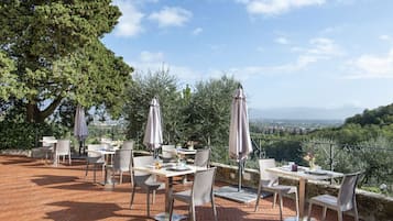 Aperto a colazione, pranzo e cena, cucina italiana