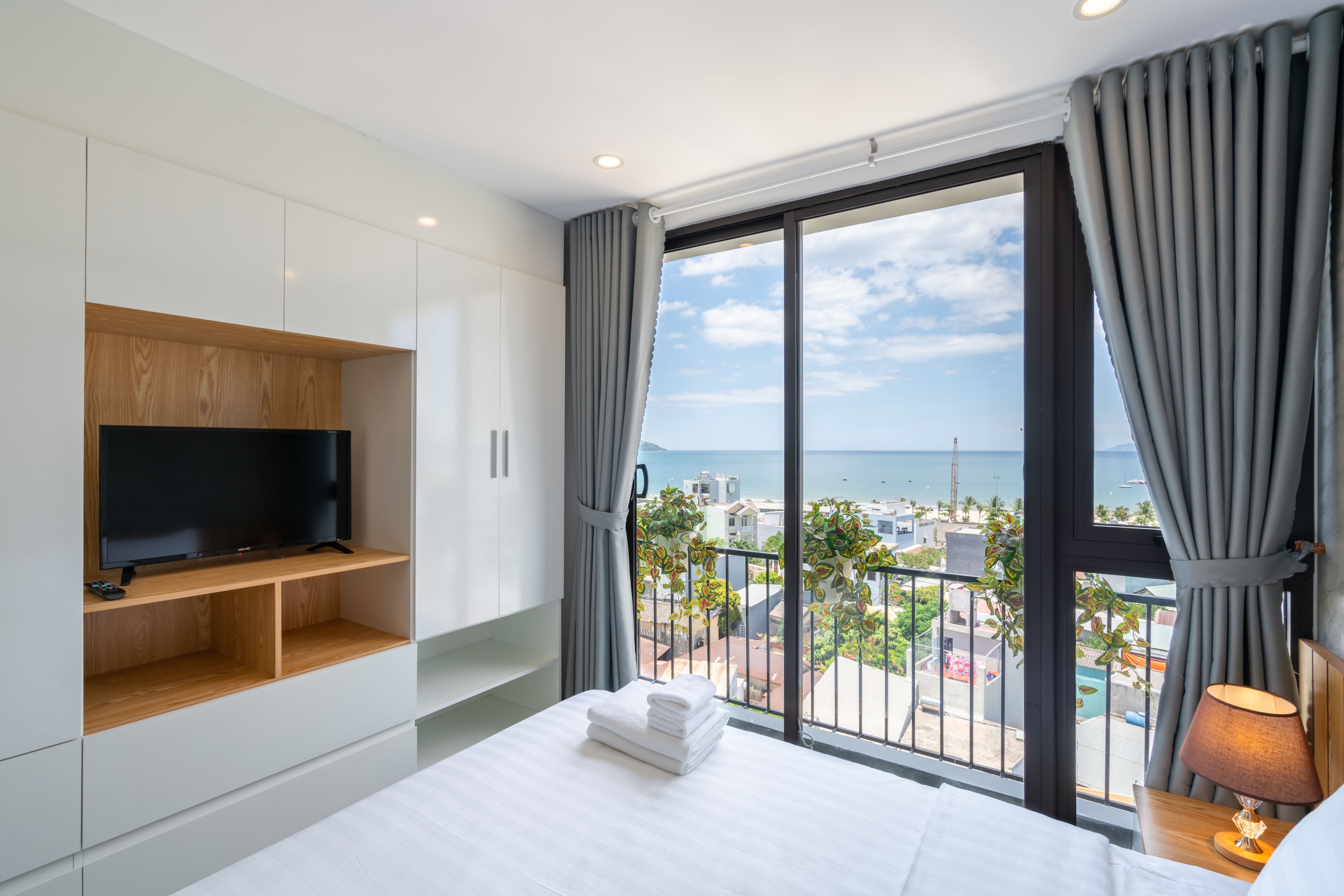 浪漫公寓 | 高档床上用品、加厚床垫、免费 WiFi、床单