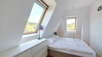 Comfort Apartment | Premium bedding, blackout drapes, iron/ironing board, cribs/infant beds