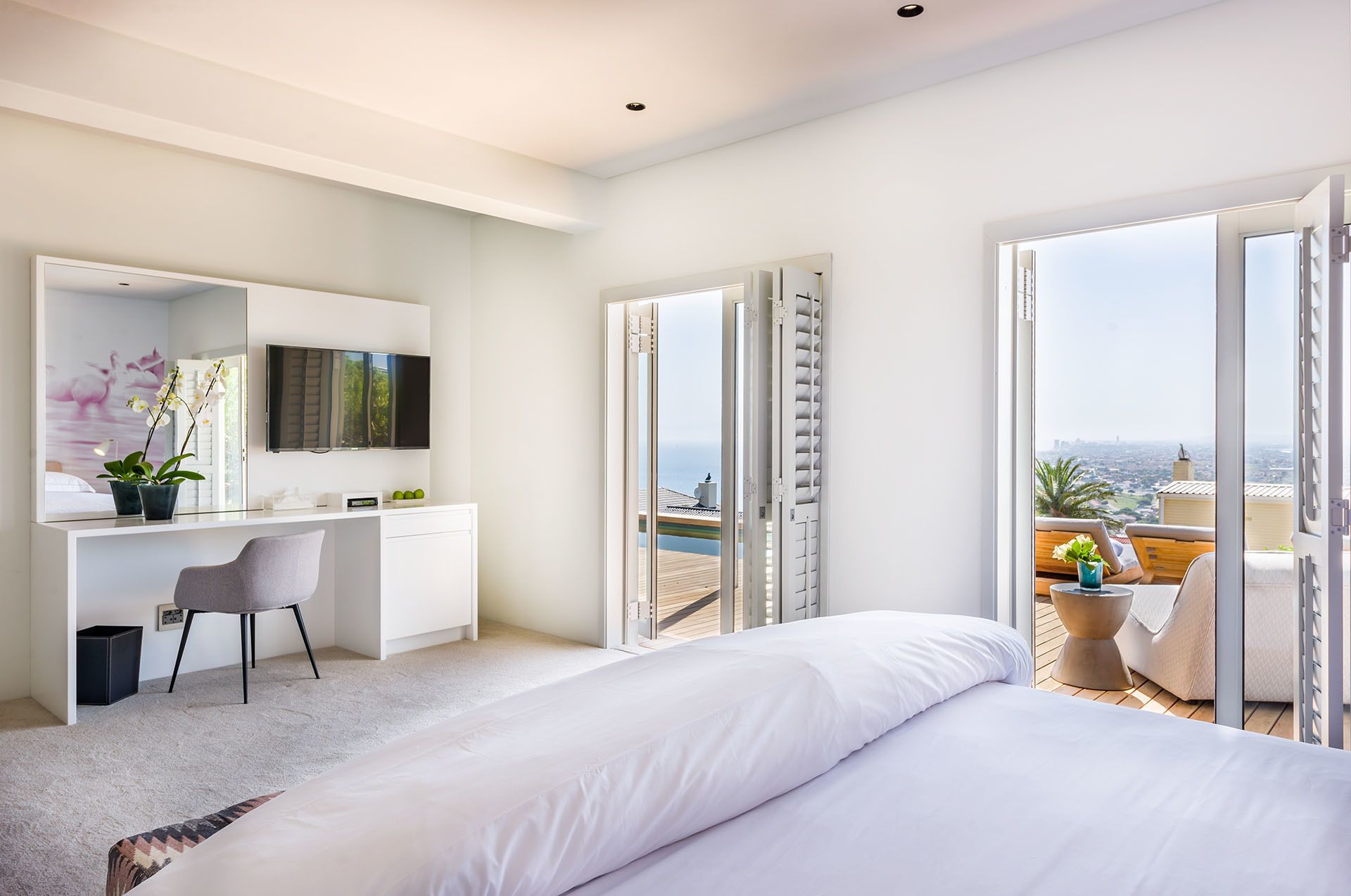 奢华双人房, 海洋景观 | 客房内保险箱、办公桌、笔记本电脑工作区、熨斗/熨板