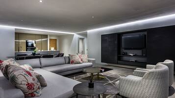 Luxury Penthouse, 2 Bedrooms, Ocean View | Living room