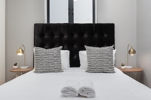 Premier-Apartment | 3 Schlafzimmer, hochwertige Bettwaren, Schreibtisch