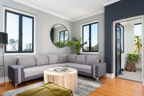 Premier Apartment | Living area