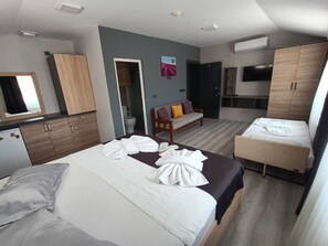 Deluxe Double Room | Premium bedding, desk, laptop workspace, blackout drapes