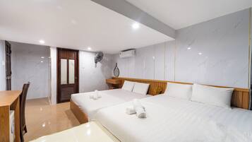 Superior Quadruple Room | Desk, free WiFi, bed sheets