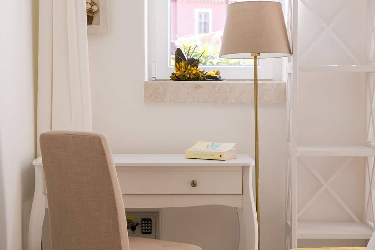Suite clásica | 1 dormitorio, ropa de cama de alta calidad, caja fuerte y escritorio
