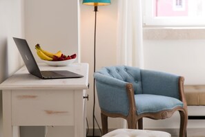 1 bedroom, premium bedding, in-room safe, desk - Guesthouse Suites Amalia (Lisbon)