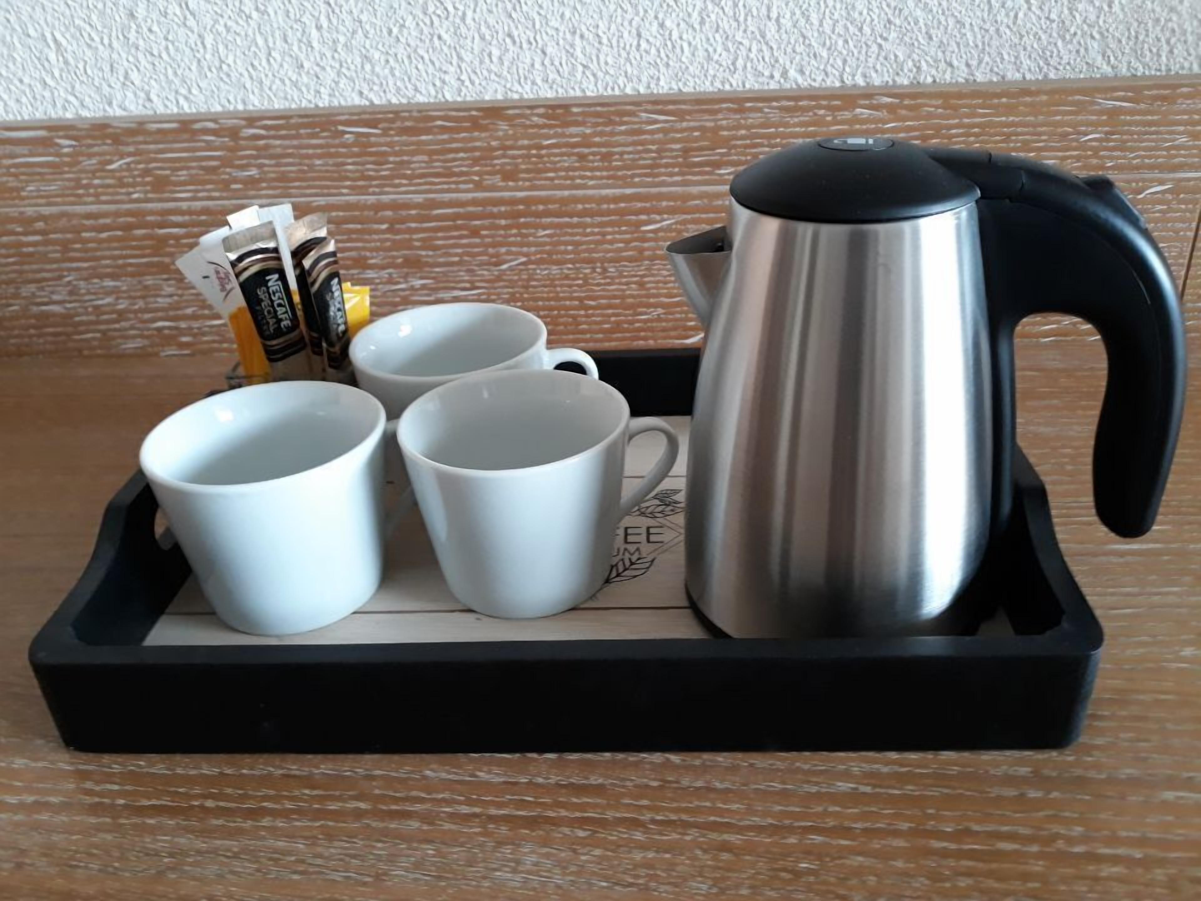 comfort triple room | coffee and/or coffee maker