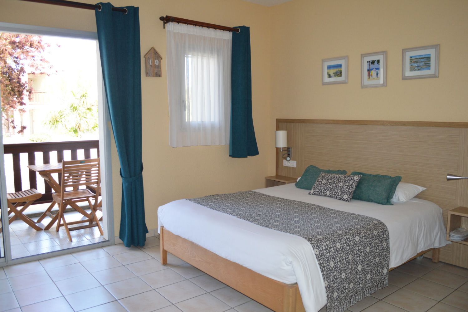 comfort triple room | 1 bedroom, in-room safe, desk, blackout curtains