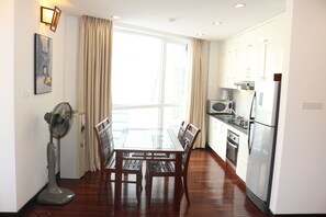 Fridge, microwave - Davidduc 90 Xom Chua (Tay Ho)