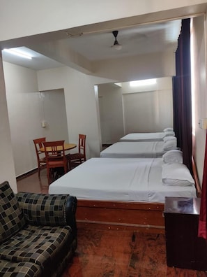 Individually furnished, desk, laptop workspace, soundproofing - Hotel Chetan International (Bengaluru)