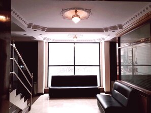 Lobby - Hotel Chetan International (Bengaluru)