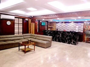 Lobby - Hotel Chetan International (Bengaluru)