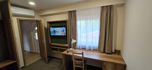 Desk, laptop workspace, bed sheets - Forró Fogadó (Röszke)