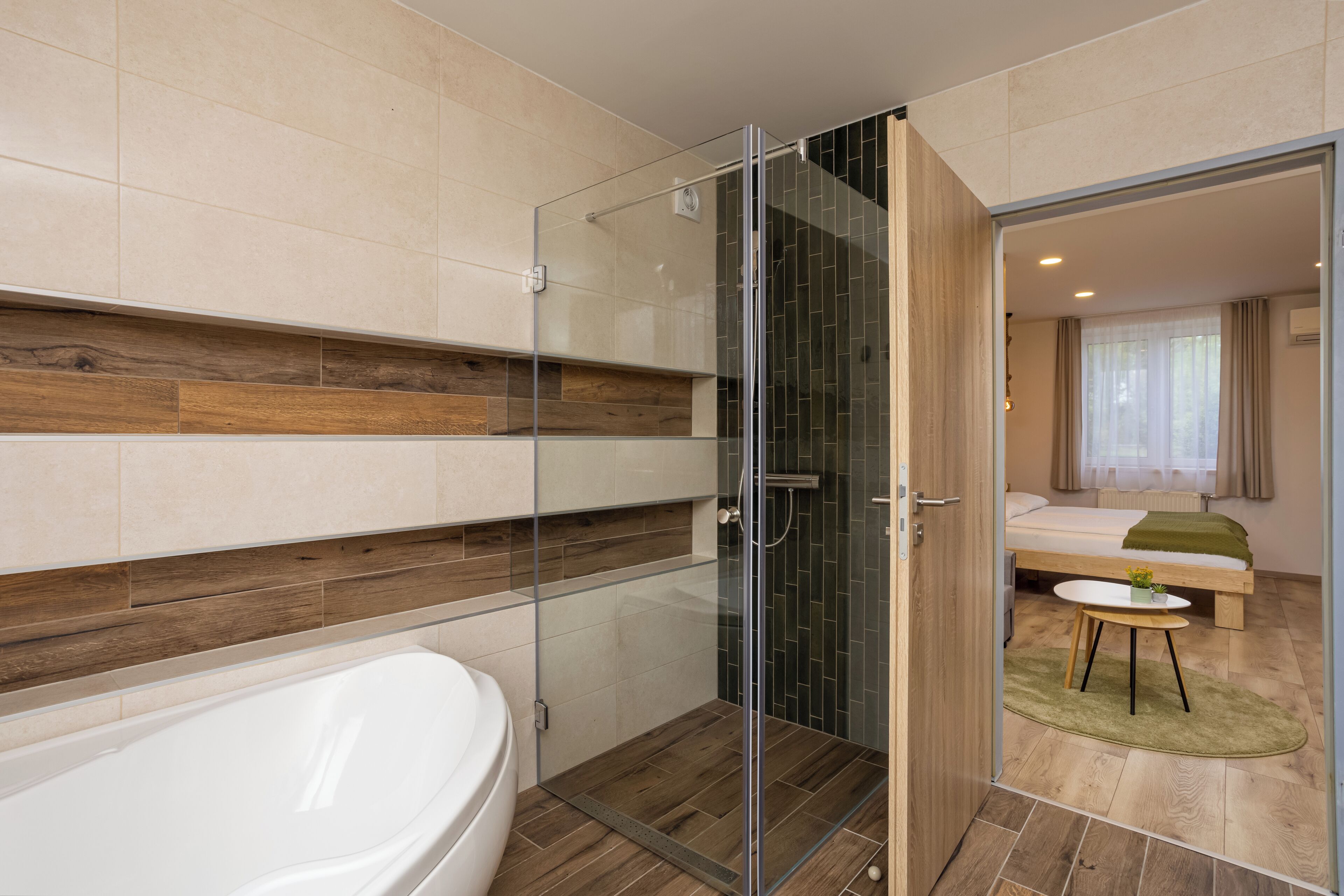 Design-Zimmer, 1 Queen-Bett, Badewanne | Badezimmer | Dusche, Haartrockner, Handtücher, Seife