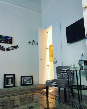 Chambre Double, baignoire à jets (Suite Capri) | Coin séjour | Télévision à écran plat