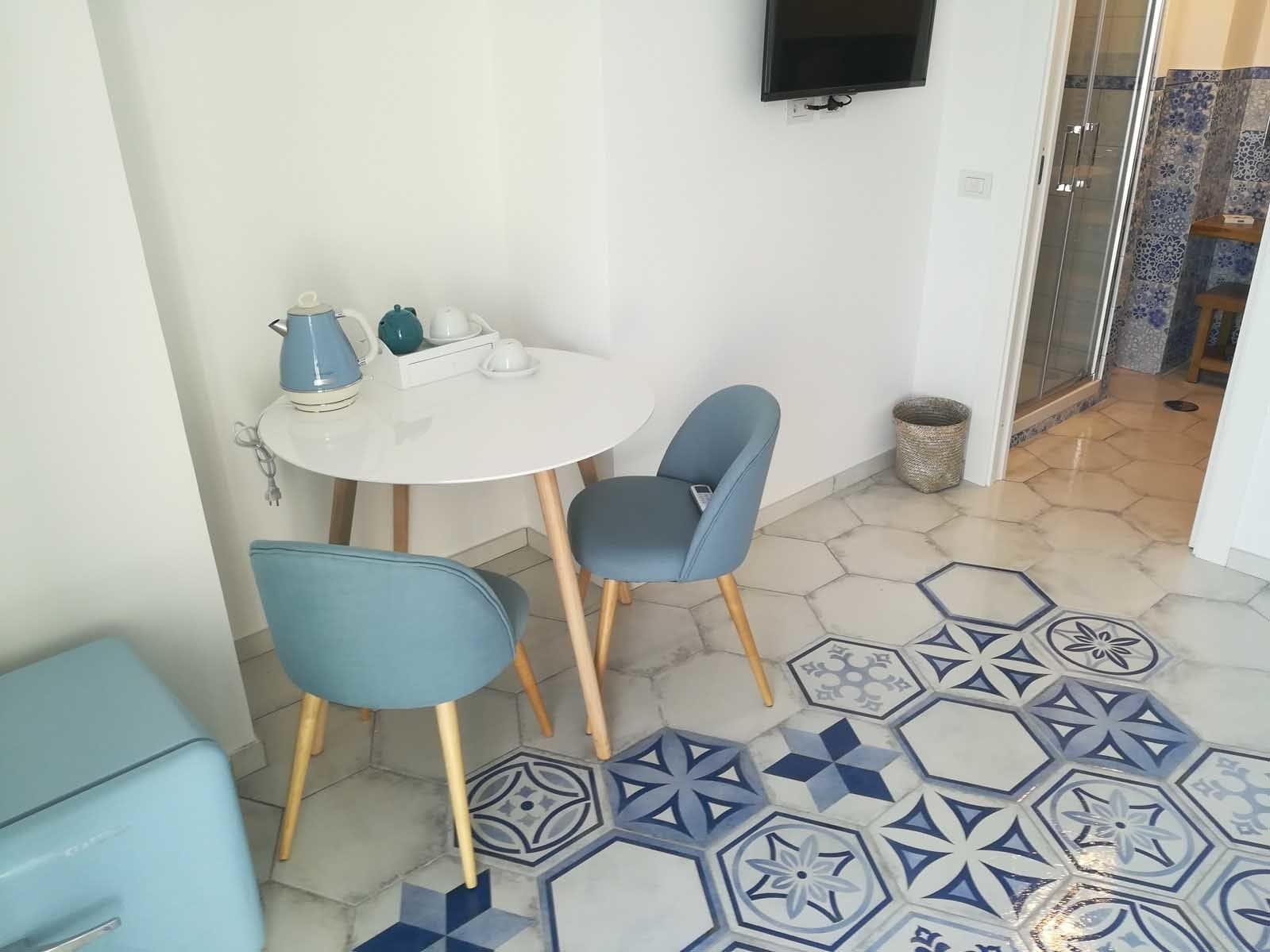 Kahden hengen panoraamahuone, parveke, merinäköala (Stair Access Only) | Huoneen varustelu