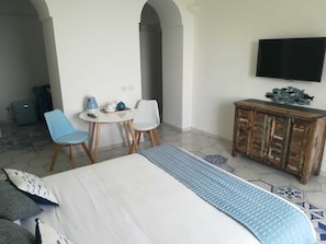 Chambre Triple Confort, vue mer (Stair Access Only)